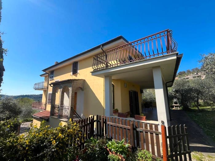 Casa con 6 locali in vendita in Via Montefiore, Centro, Castelnuovo di Porto