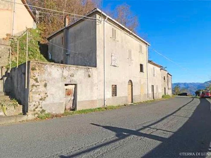Casa con 6 locali in vendita in Località Arzelato, Pontremoli