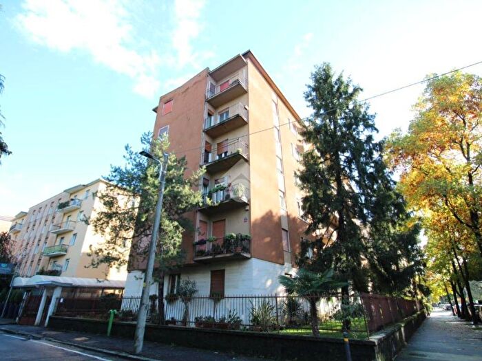 Appartamento trilocale in vendita in Via Massimo d'Azeglio, Via Veneto Borgo Trento, Brescia