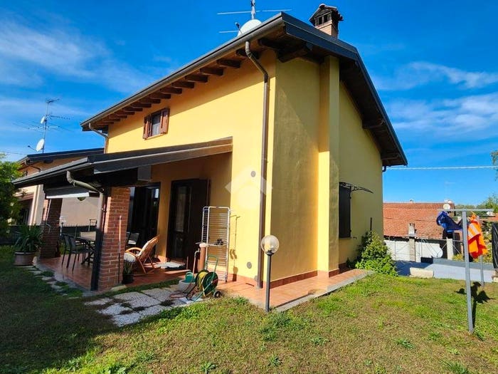 Casa con 5 locali in vendita in Via schiappina, Divignano