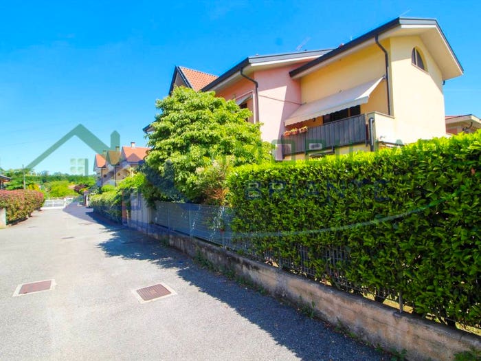 Appartamento trilocale in vendita in Via Solferino, Casorate Sempione