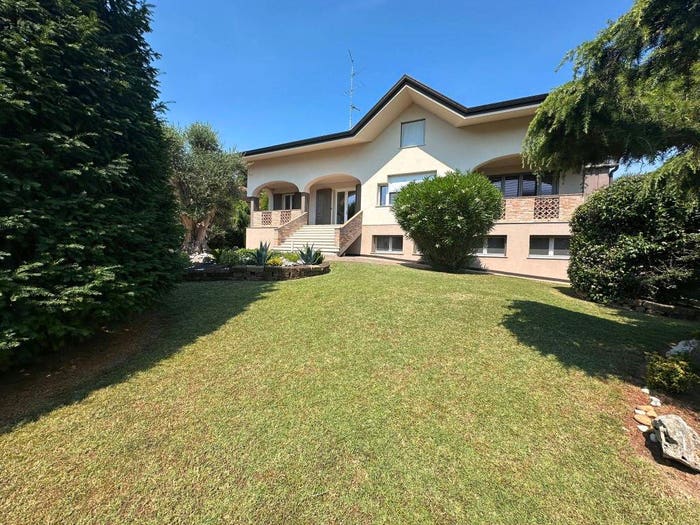 Casa con 6 locali in vendita in Via Liberazione, Centro, Casalgrande