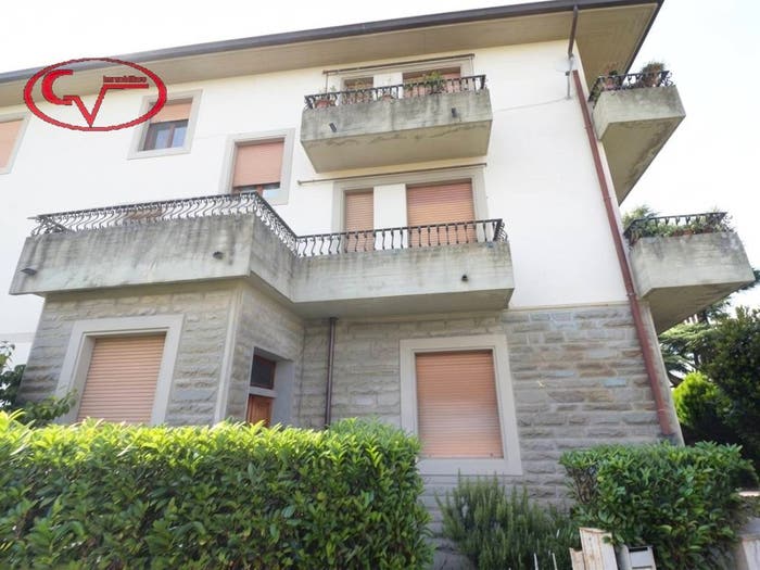 Appartamento con 6 locali in vendita in Via Ammiraglio Burzagli, Città, Montevarchi