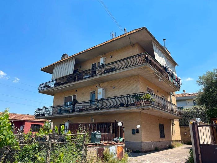 Appartamento quadrilocale in vendita in Via Corrado Parona, Castel di Leva, Roma