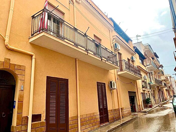 Casa con 6 locali in vendita in Via Monte Grappa D, Balestrate Foce, Balestrate