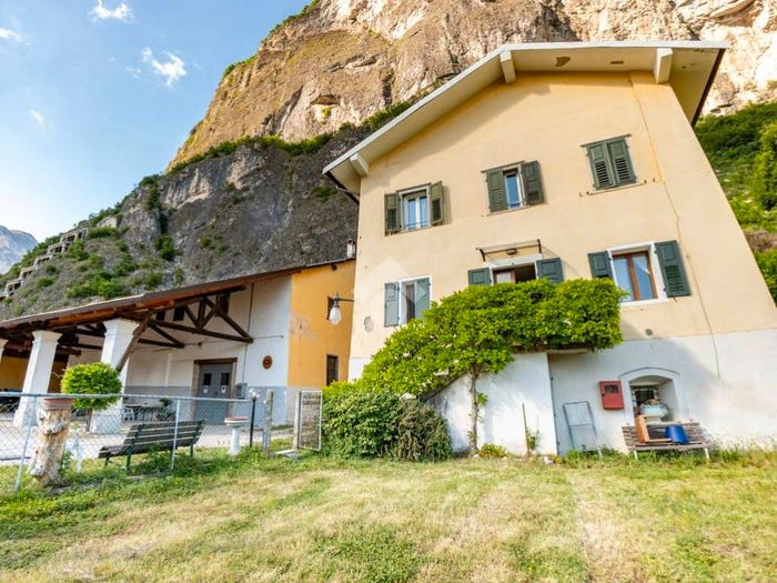 Casa con 6 locali in vendita in Via Del Castello, Centro, Mezzocorona
