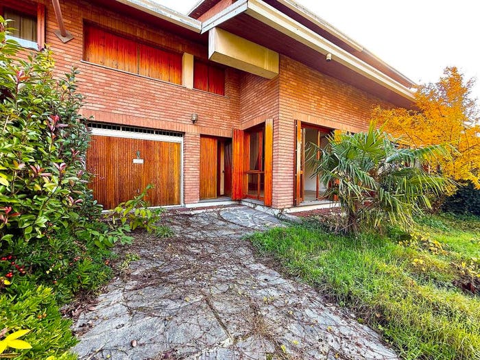 Casa con 6 locali in vendita in Via Daniele Crespi, Cittadella Villaggio Dalmazia, Novara