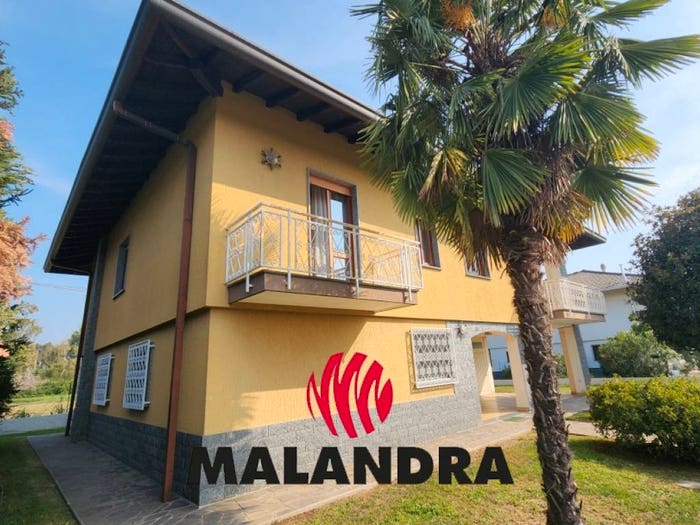 Casa con 6 locali in vendita in Corso Giacomo Matteotti, Centro, Oleggio