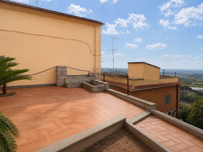 Casa con 6 locali in vendita in Via Gandhi, Centro, Lanuvio