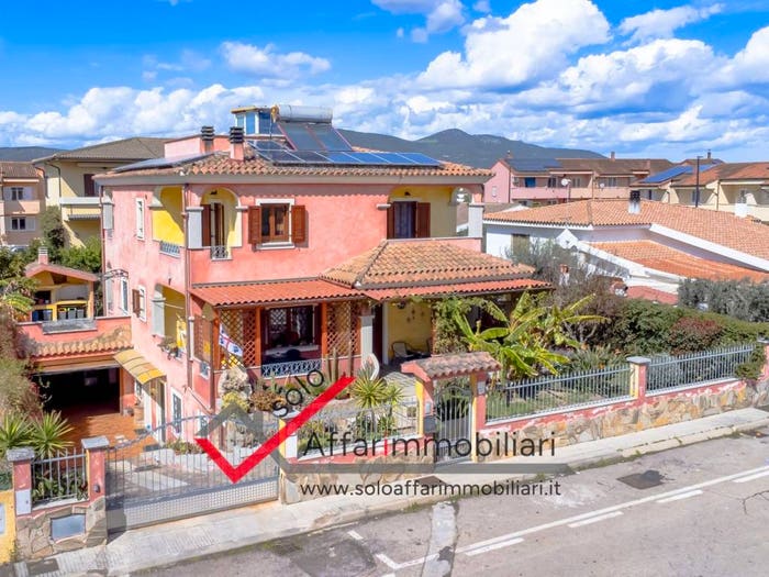 Casa con 6 locali in vendita in Via Niccolò Copernico, Isticadeddu Gregorio, Olbia