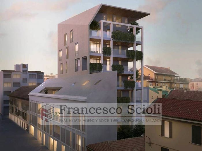 Appartamento con 5 locali in vendita in Via Genova, Saronno