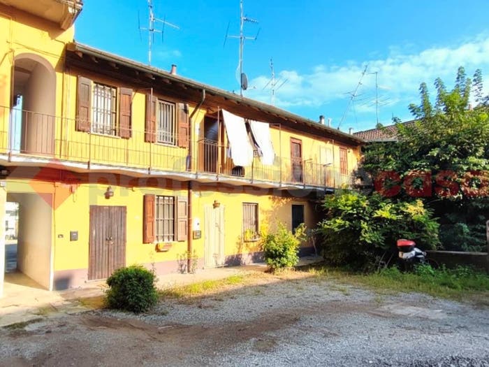 Appartamento bilocale in vendita in via GIARDINO, Centro, Locate di Triulzi