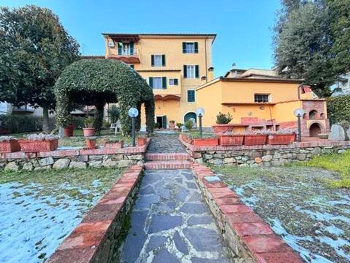 Casa con 6 locali in vendita in Via Della Repubblica, Chianni