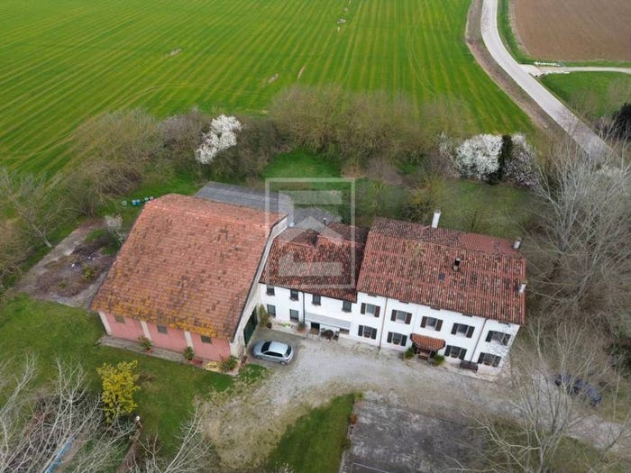 Casa con 6 locali in vendita in strada gabbiana, Castellucchio