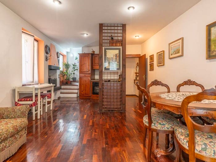 Appartamento quadrilocale in vendita in Via Lungolori, Avesa, Verona