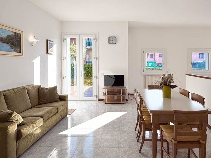 Appartamento trilocale in vendita in Via Marconi, Centro, Bardolino