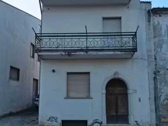 Casa con 5 locali in vendita in Corso Vittorio Emanuele, Castel Baronia