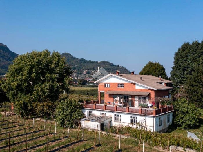 Casa con 6 locali in vendita in Via Volo, Centro, Revello