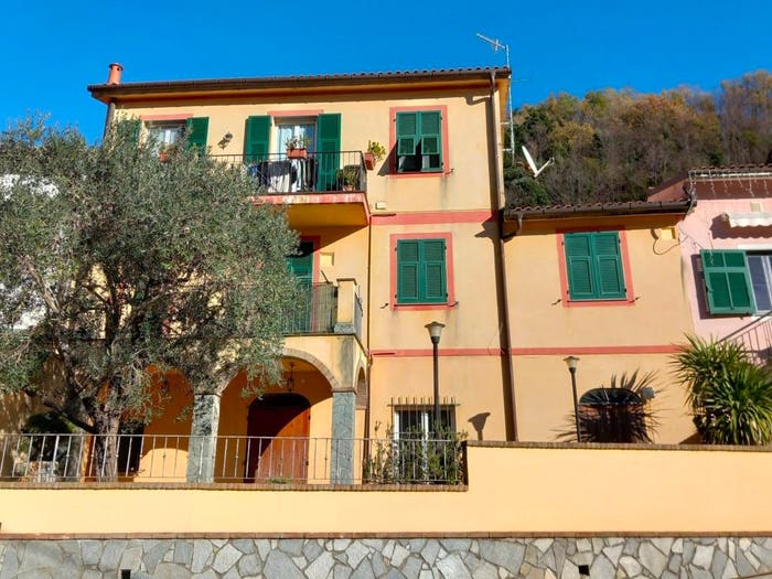 Appartamento trilocale in vendita in Via Arbora, Arbora, Avegno