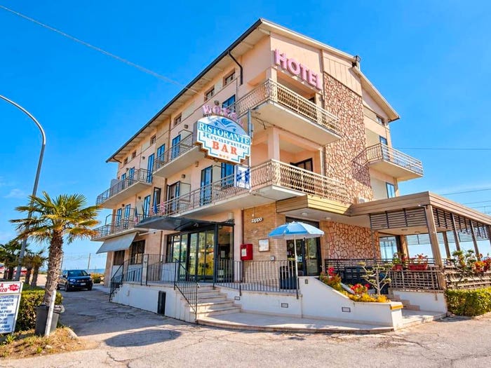 Casa con 6 locali in vendita in Contrada Montecantino, Marina Di Massignano, Massignano
