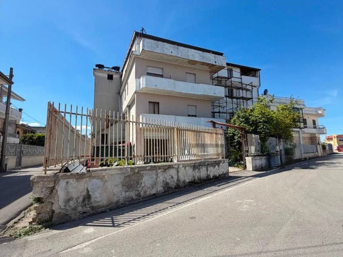 Casa con 6 locali in vendita in Via Giovanni Pascoli, Casapesenna