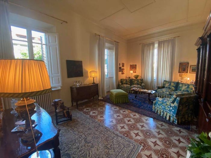 Appartamento con 6 locali in vendita in Piazza Anfiteatro Torre Guinigi, Lucca