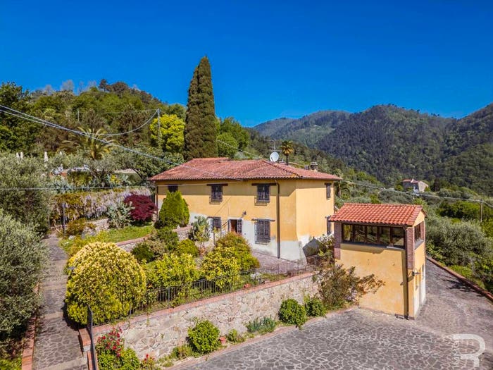 Casa con 6 locali in vendita in Via Lucchese, Veneri, Pescia