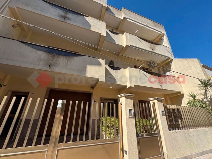 Appartamento con 5 locali in vendita in VIA GIARDINI CONVENTO, Centro, Pulsano