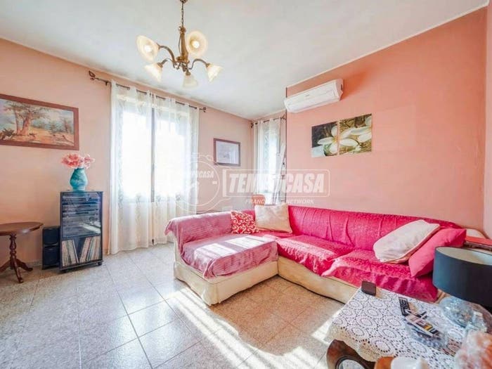 Appartamento trilocale in vendita in Via XXV Aprile, Oggiona Santo Stefano, Oggiona con Santo Stefano