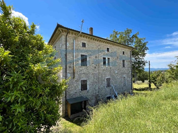 Casa con 6 locali in vendita in Massa Martana