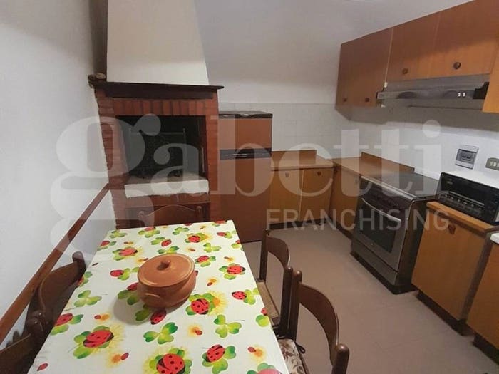 Appartamento con 6 locali in vendita in Centro, Casole d'Elsa