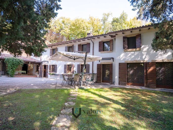 Casa con 6 locali in vendita in Viale dei Colli, Valdonega, Verona
