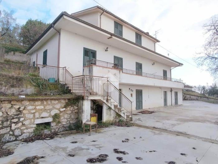Casa con 6 locali in vendita in Via Vecchia de Piternis, Cervaro