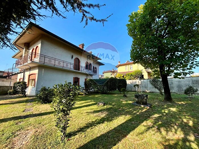 Casa con 8 locali in vendita in Via Migliaro, Cremona
