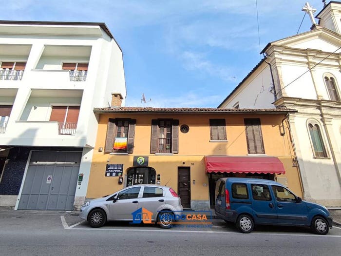 Casa con 6 locali in vendita in Via Fratelli Vercelli, Centro, Carmagnola
