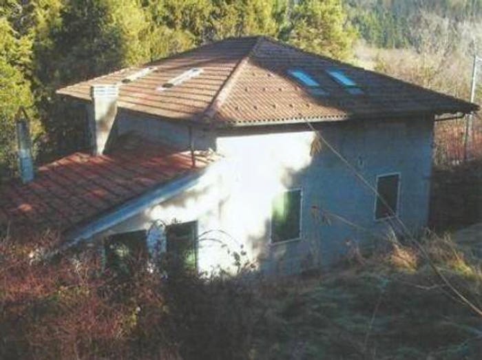 Casa con 6 locali in vendita in Reg Camporosso, Centro, Calizzano