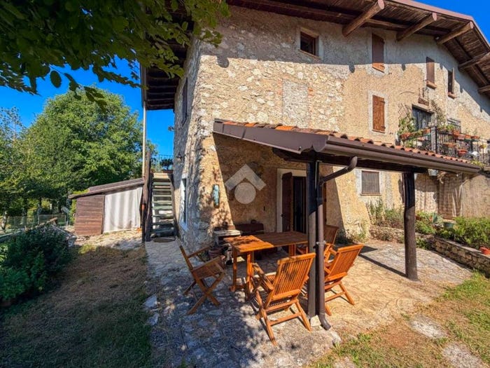 Casa bilocale in vendita in Via Ruchera, Serle