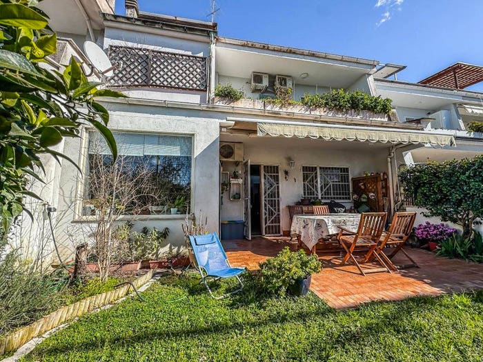 Casa con 5 locali in vendita in Via Domenico Morelli, Acilia, Roma
