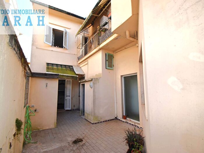 Casa con 7 locali in vendita in Via Leonardo da Vinci, Viareggio