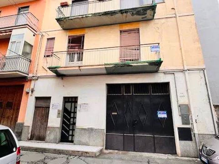 Casa con 6 locali in vendita in Via Giovanni Verga A, Adrano