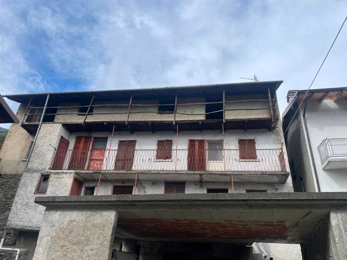 Casa quadrilocale in vendita in Frazione Civo Centro, Centro, Civo