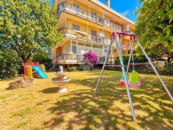 Appartamento trilocale in vendita in Viale Otto Marzo, Centro, Albenga