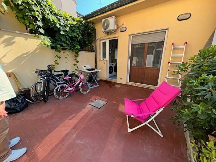 Casa con 6 locali in vendita in Via Antonio Fratti, Centro, Viareggio