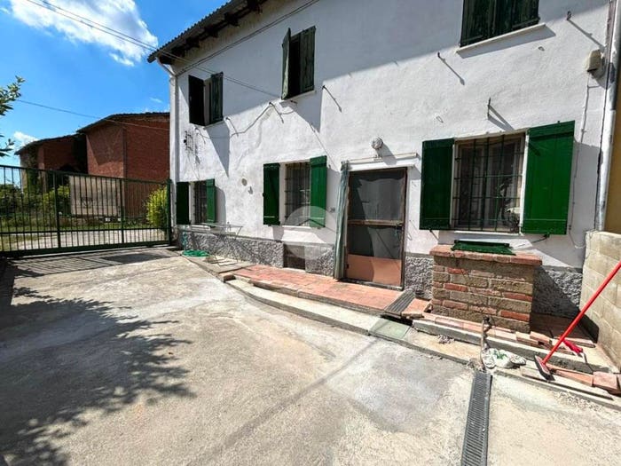 Casa con 6 locali in vendita in Casa semindipendente Via Cesare Battisti, Penango