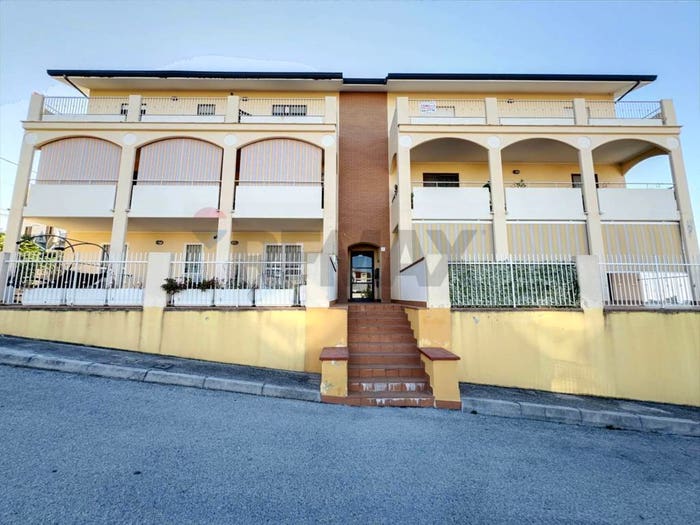 Appartamento con 5 locali in vendita in Via Teofilo Patini, Centro, Castel Frentano