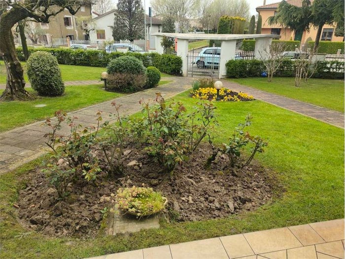 Casa con 6 locali in vendita in Piazza Vittorio Veneto, Centro, Trevenzuolo