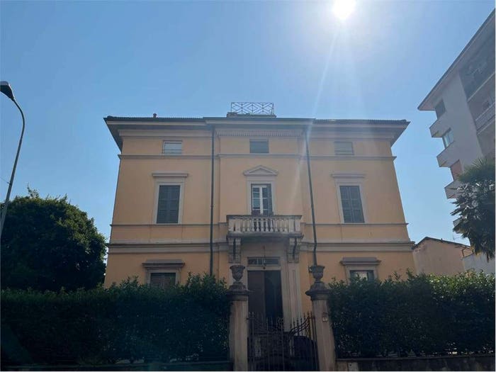 Appartamento bilocale in vendita in Viale Azari, Pallanza Centro, Verbania