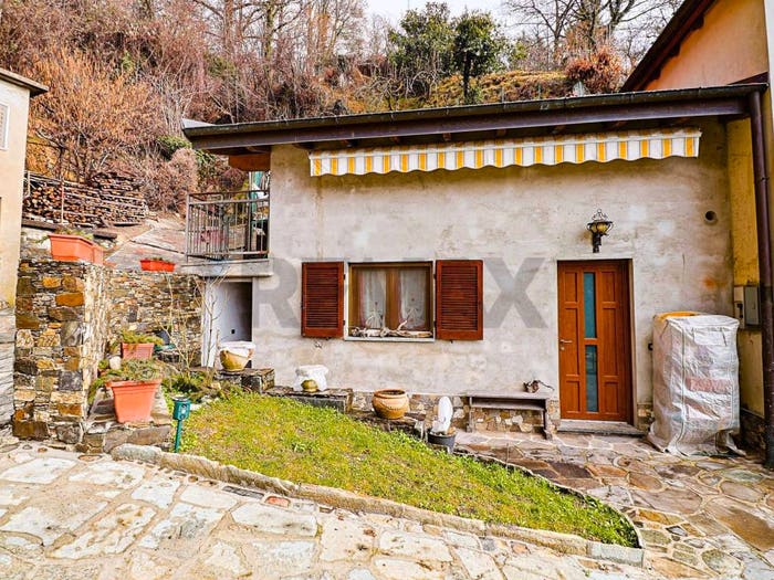 Appartamento bilocale in vendita in via Vecchia Fontana, Maccagno, Maccagno con Pino e Veddasca