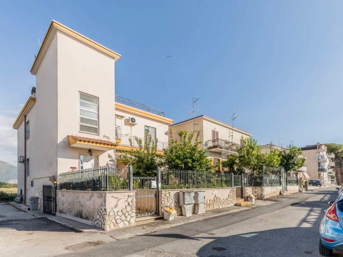 Appartamento trilocale in vendita in Via della Begonia, Latina Scalo, Latina