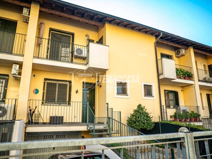 Casa quadrilocale in vendita in Via Nicolò Greco, Pandino